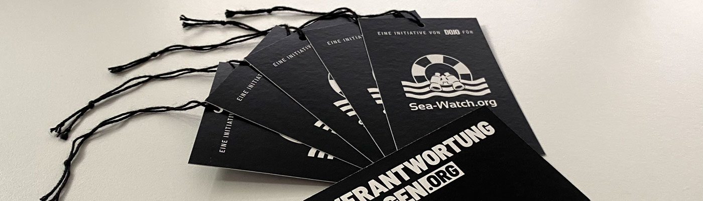 schwarze Hangtags mit Kordel