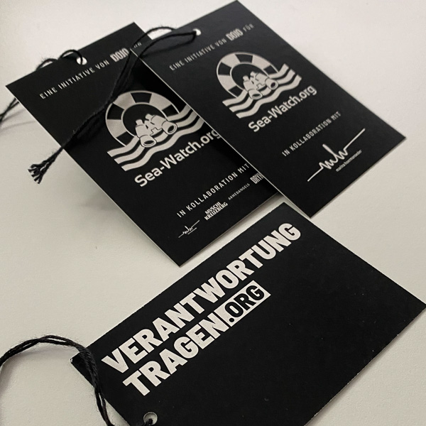 Hangtag mit schwarzem Baumwollfaden