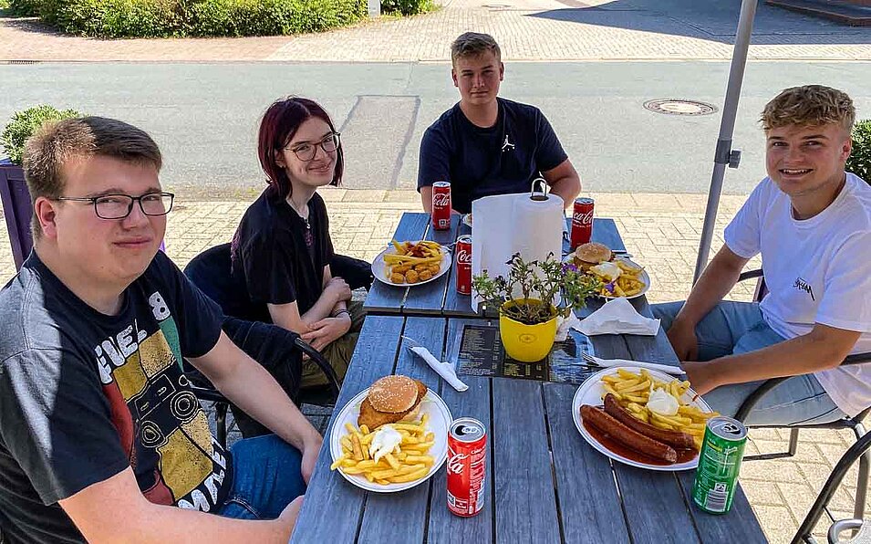 Mittagessen mit unseren neuen Azubis