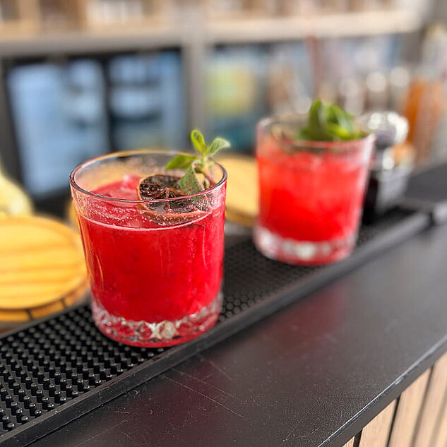 Leckere kühle Cocktails auf der Jubi-Feier