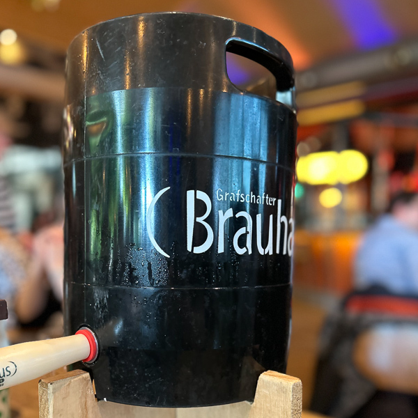 Selbstgebrautes Bier bei Frühlingfest von Kip Selbstgebrautes Bier bei Frühlingfest von Kip