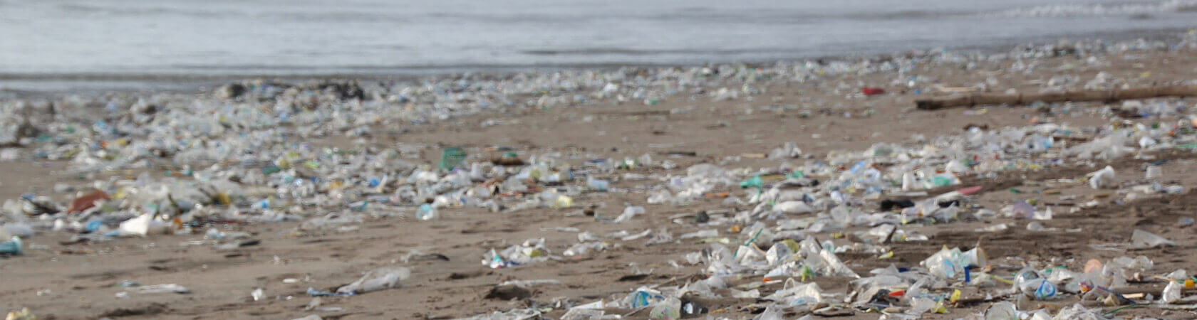 Plastikmüll am Strand