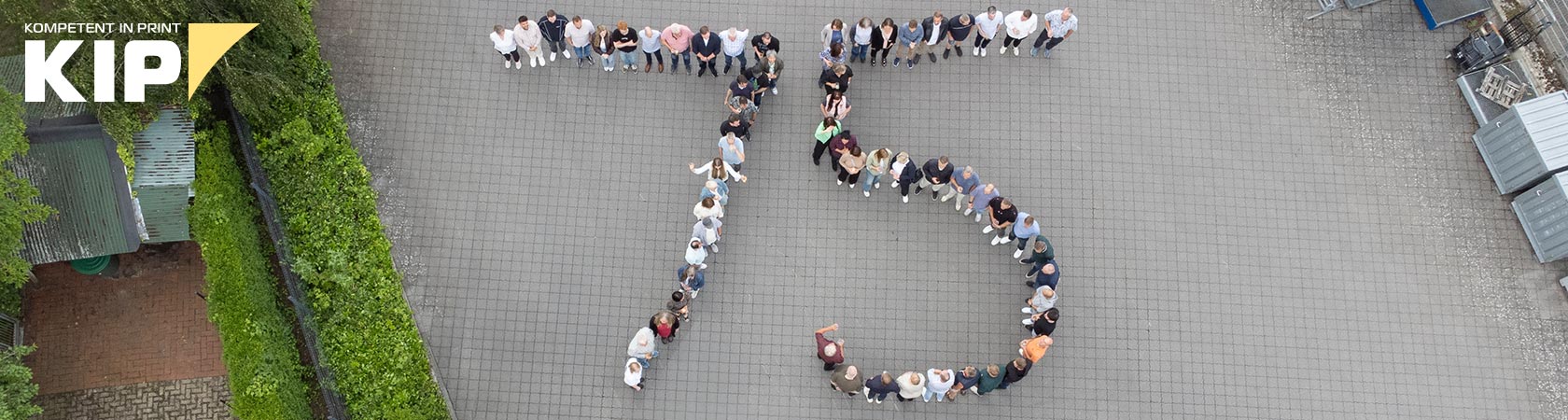75 Jahre Bild Luftaufnahme Mitarbeiter